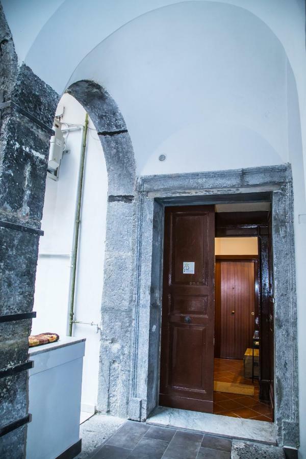 Domus Donnaregina Appartamento *